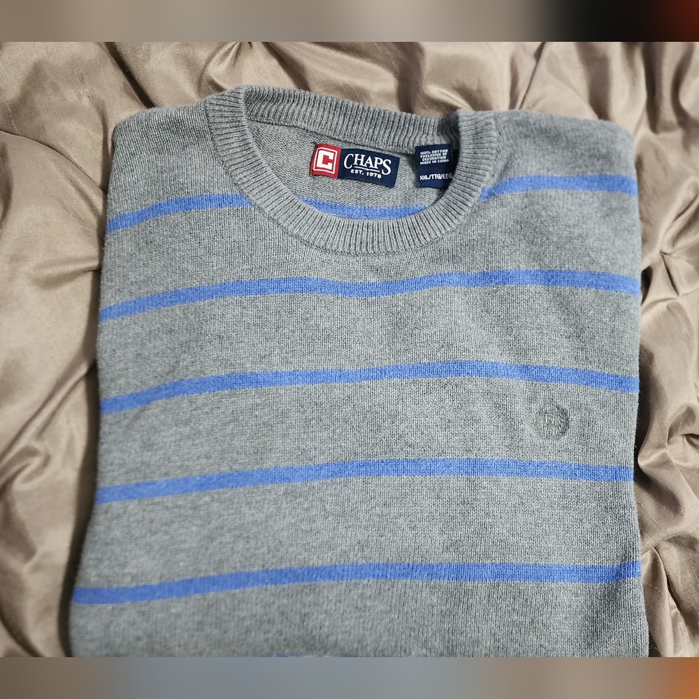 Great condition Grey and blue Chaps crewneck sweater